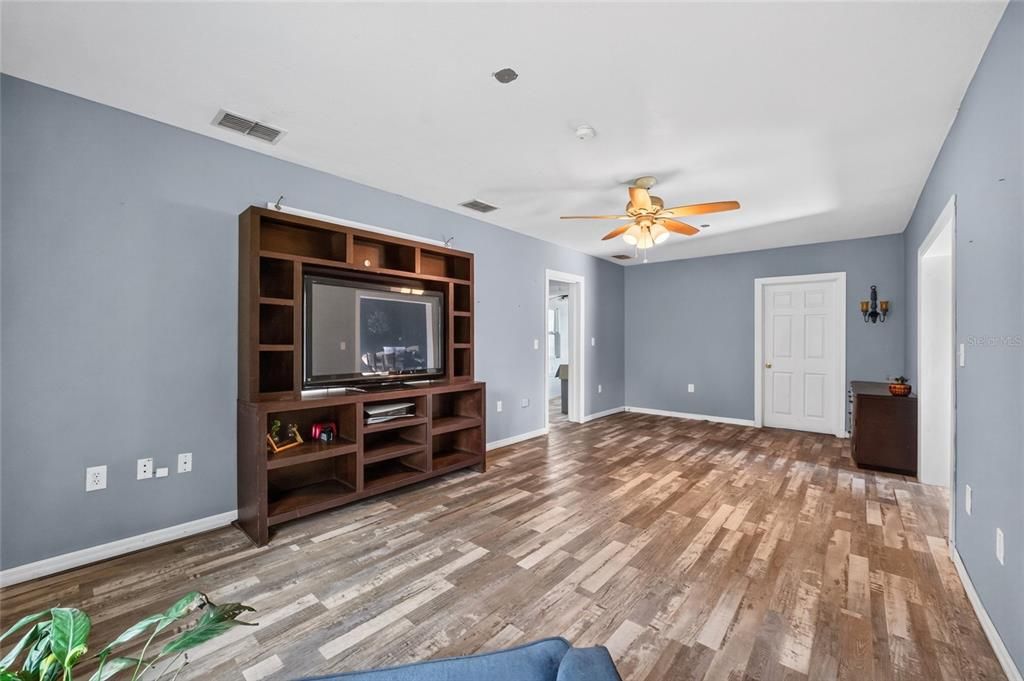 For Sale: $239,900 (3 beds, 1 baths, 1165 Square Feet)