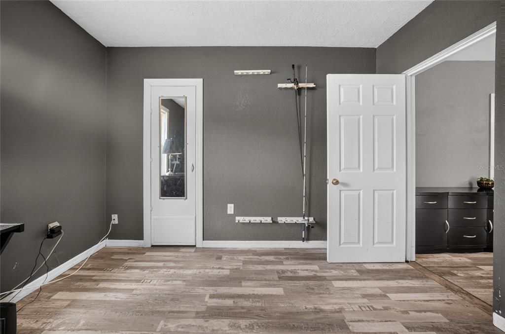 For Sale: $239,900 (3 beds, 1 baths, 1165 Square Feet)