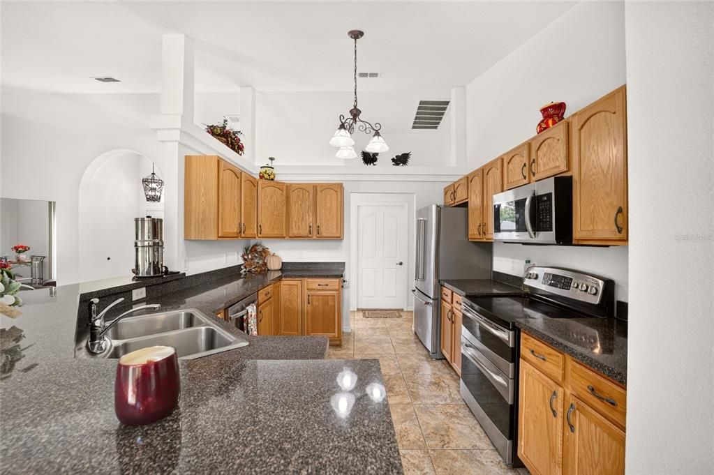 For Sale: $330,000 (3 beds, 2 baths, 1913 Square Feet)