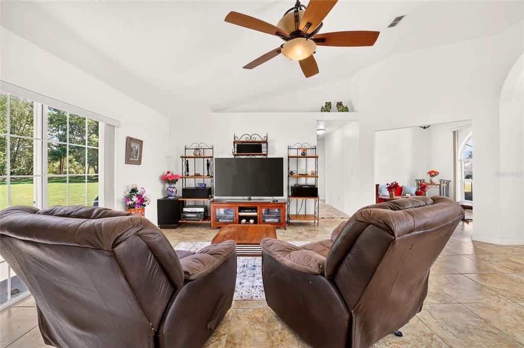 For Sale: $330,000 (3 beds, 2 baths, 1913 Square Feet)