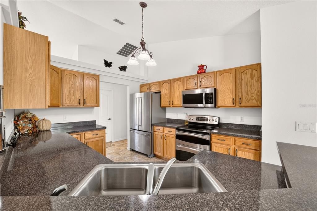 For Sale: $330,000 (3 beds, 2 baths, 1913 Square Feet)