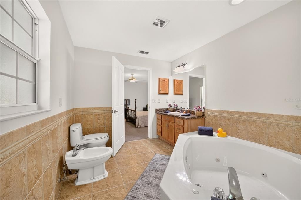 For Sale: $330,000 (3 beds, 2 baths, 1913 Square Feet)