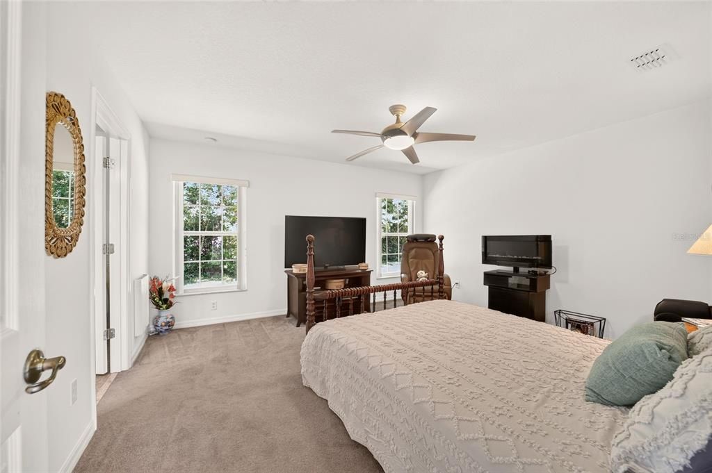 For Sale: $330,000 (3 beds, 2 baths, 1913 Square Feet)