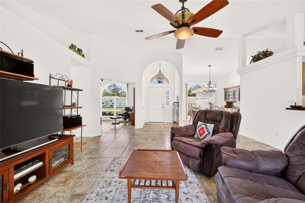 For Sale: $330,000 (3 beds, 2 baths, 1913 Square Feet)