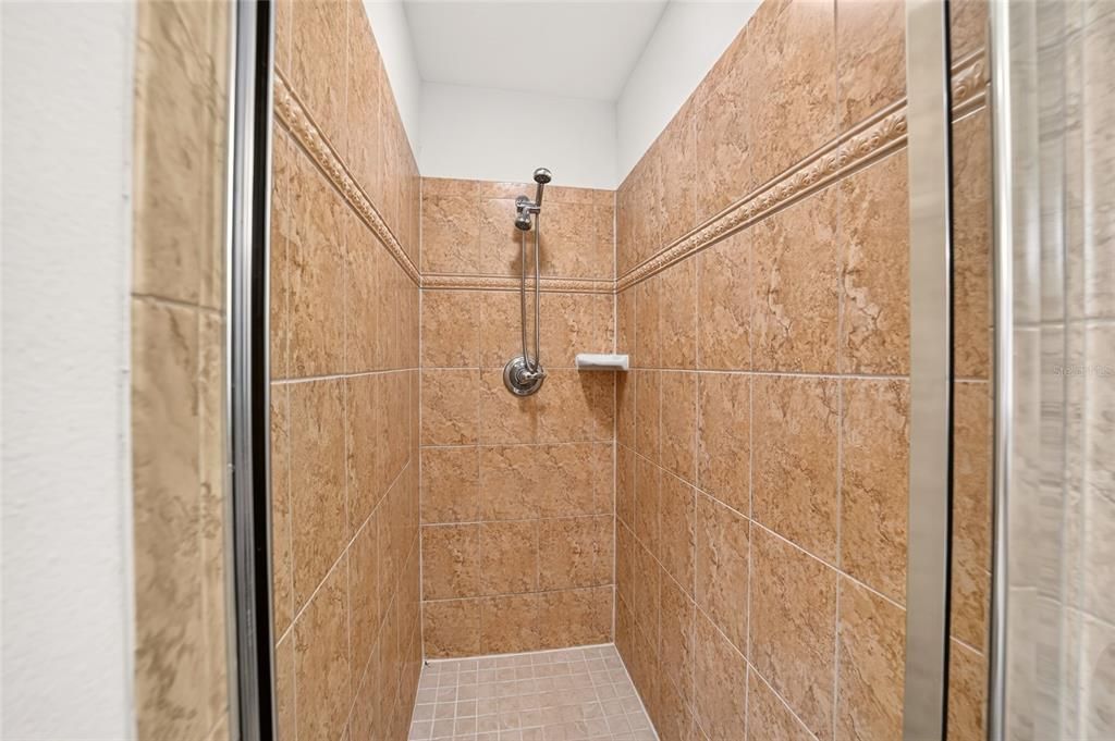 For Sale: $330,000 (3 beds, 2 baths, 1913 Square Feet)