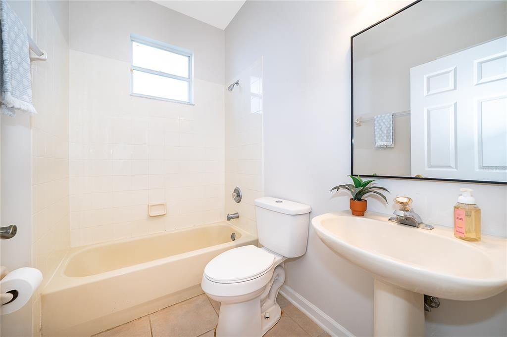 For Sale: $409,900 (3 beds, 2 baths, 1663 Square Feet)