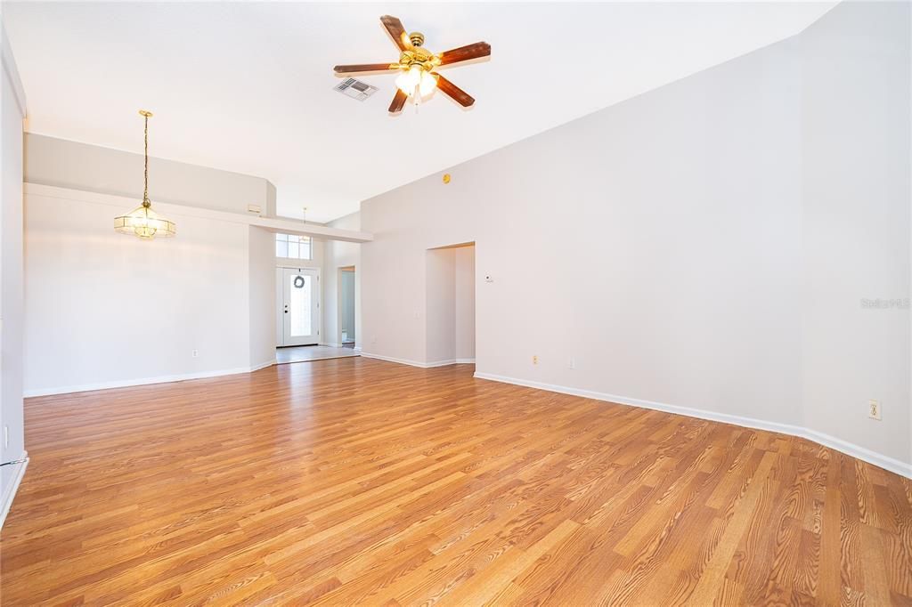 For Sale: $409,900 (3 beds, 2 baths, 1663 Square Feet)