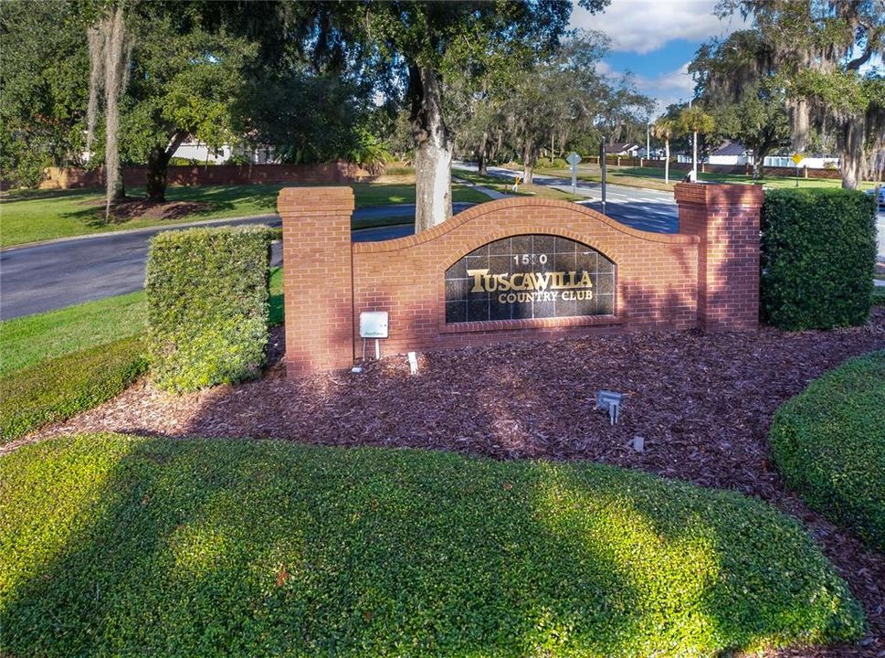 For Sale: $409,900 (3 beds, 2 baths, 1663 Square Feet)