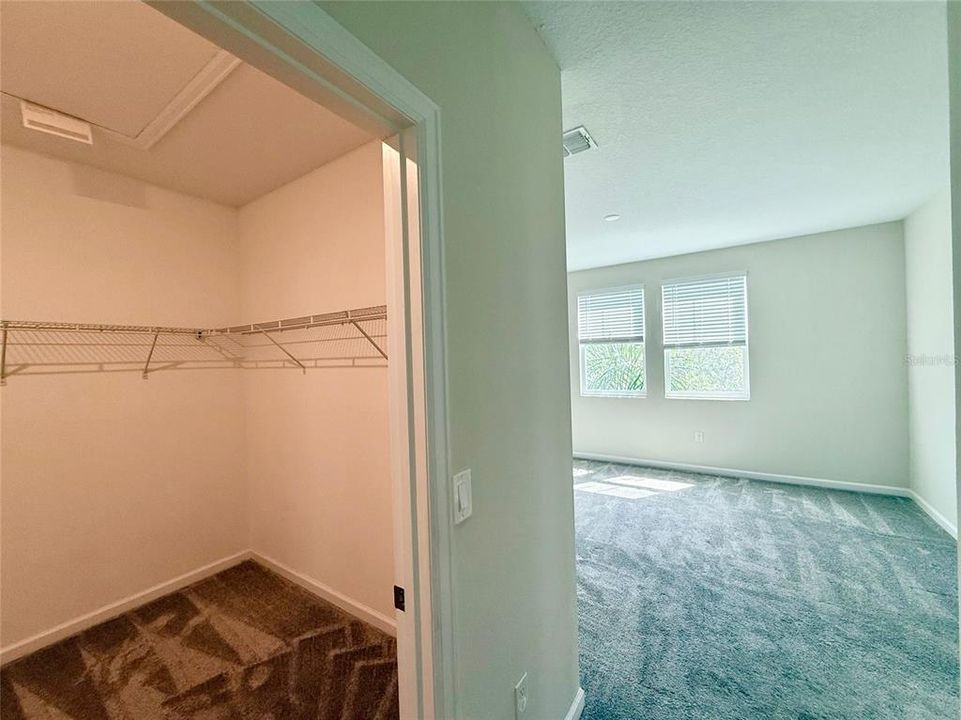 En Venta: $545,000 (4 camas, 3 baños, 2492 Pies cuadrados)