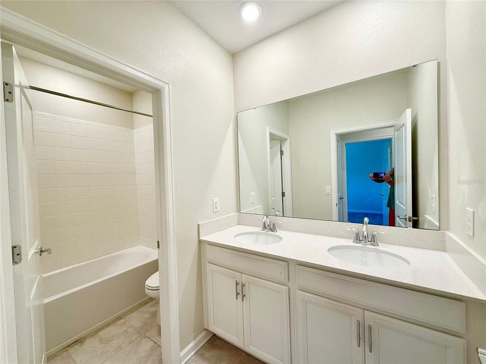 En Venta: $545,000 (4 camas, 3 baños, 2492 Pies cuadrados)