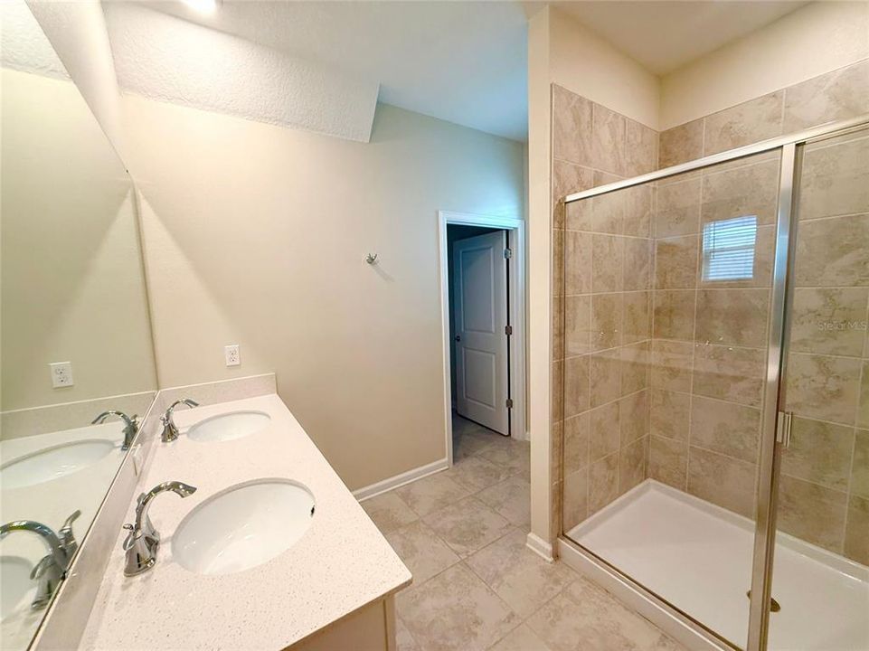 En Venta: $545,000 (4 camas, 3 baños, 2492 Pies cuadrados)