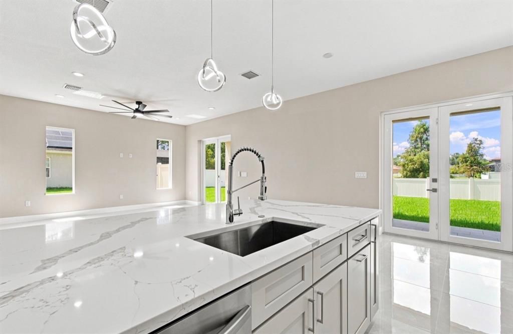 En Venta: $999,900 (5 camas, 4 baños, 2886 Pies cuadrados)