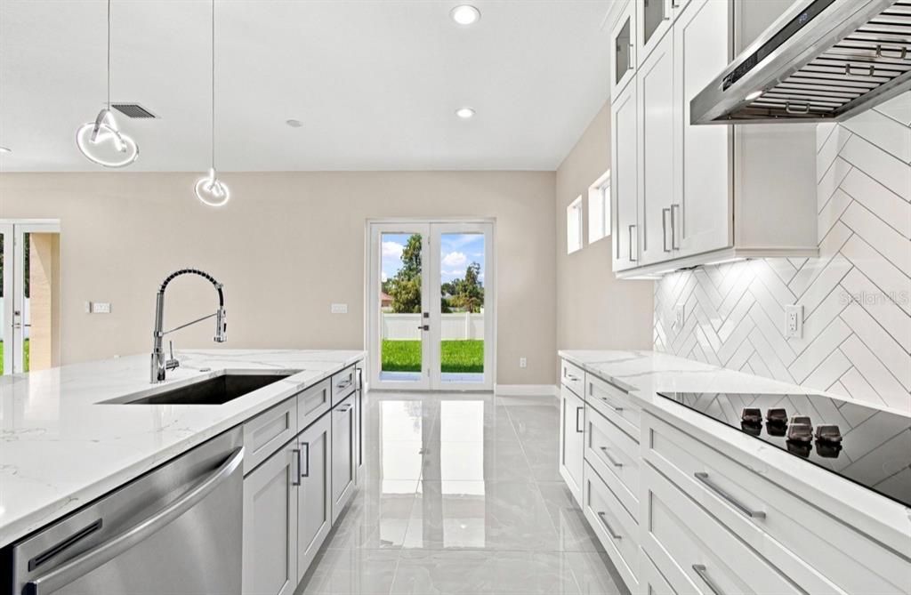 En Venta: $999,900 (5 camas, 4 baños, 2886 Pies cuadrados)