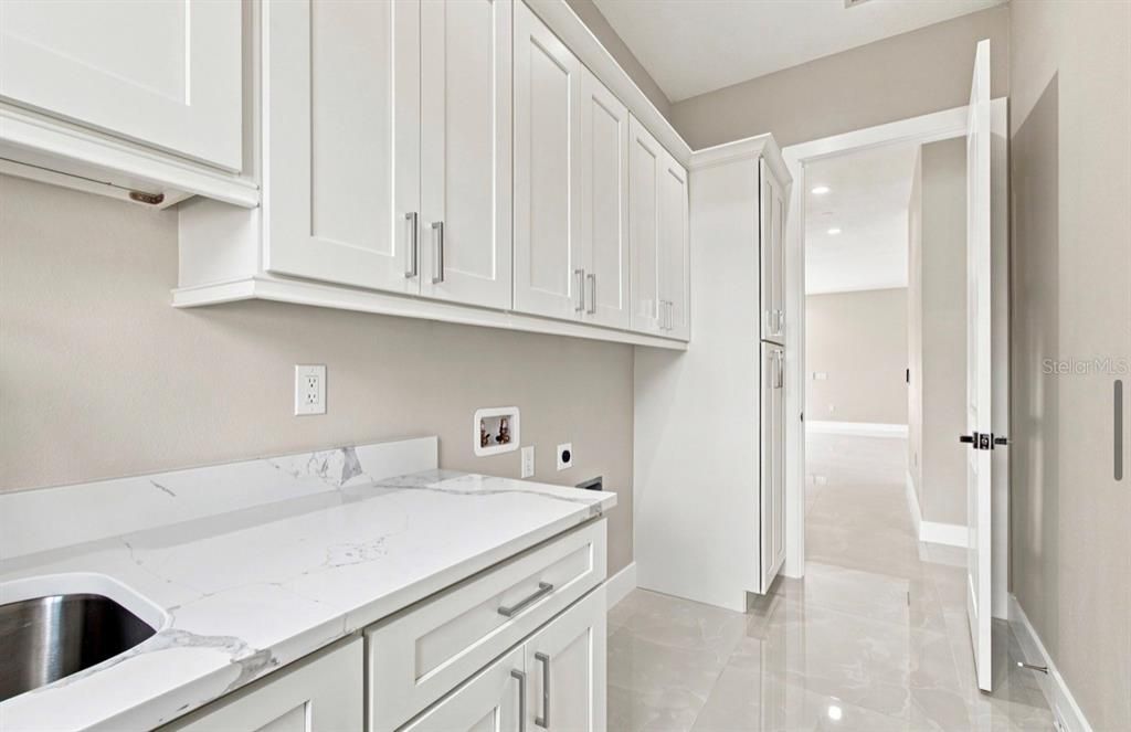 En Venta: $999,900 (5 camas, 4 baños, 2886 Pies cuadrados)