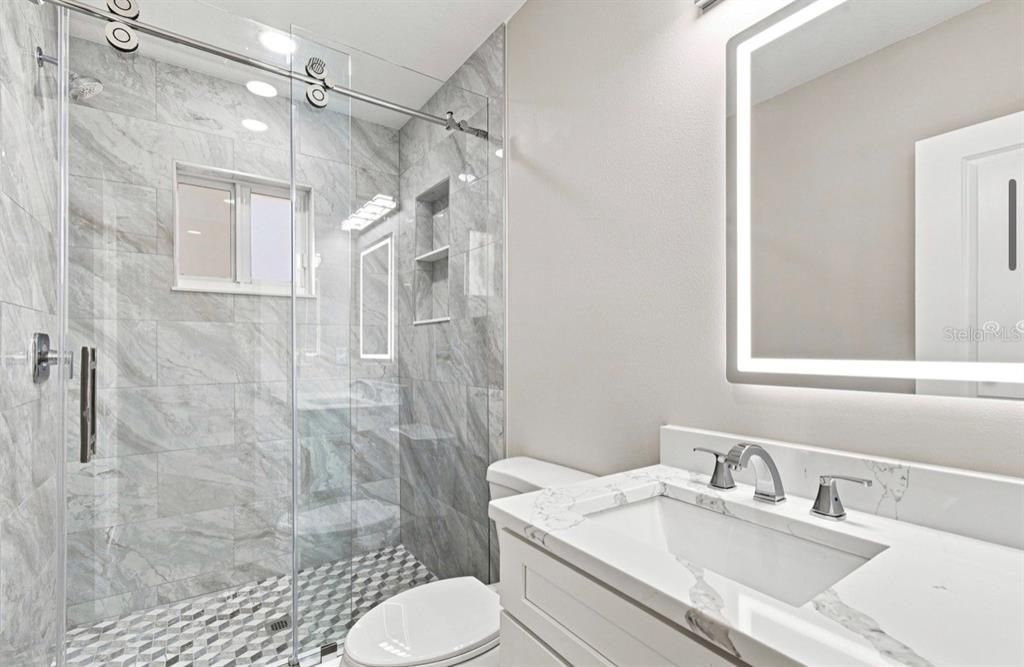 En Venta: $999,900 (5 camas, 4 baños, 2886 Pies cuadrados)