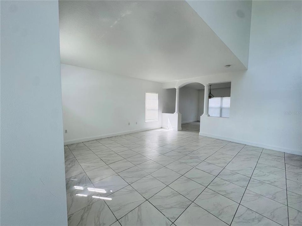 En Renta: $2,400 (5 camas, 2 baños, 2790 Pies cuadrados)