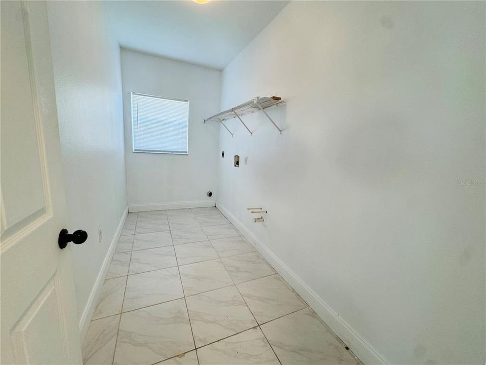 En Renta: $2,400 (5 camas, 2 baños, 2790 Pies cuadrados)