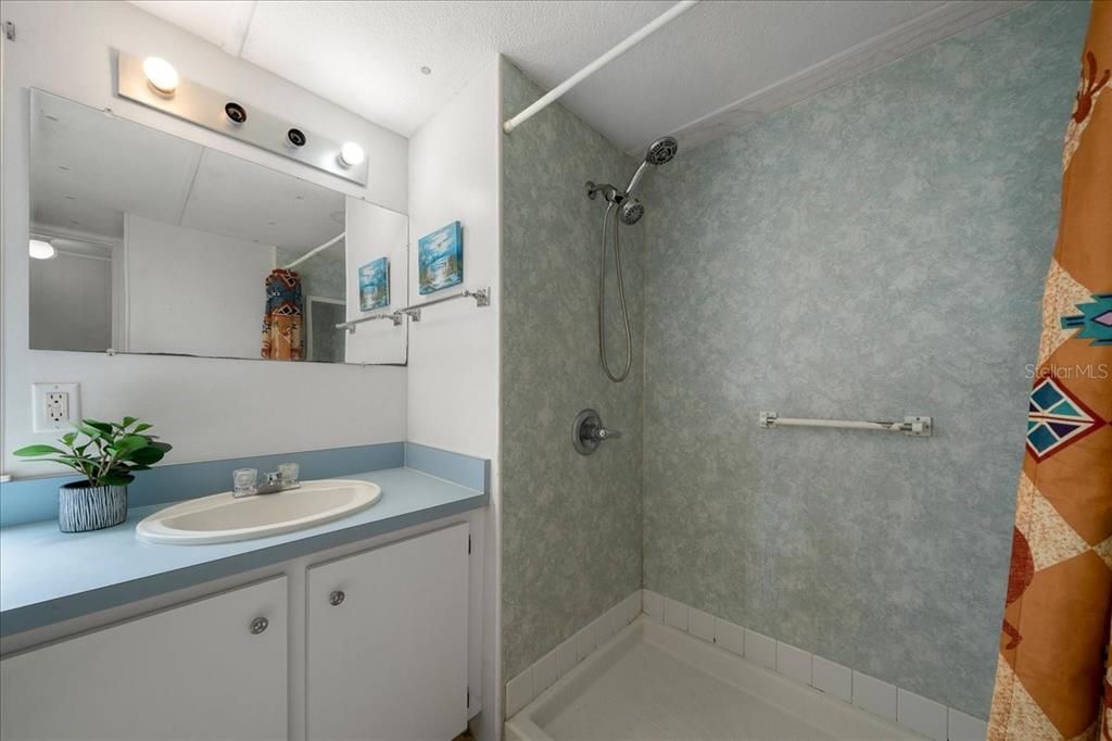 For Sale: $134,900 (2 beds, 1 baths, 720 Square Feet)