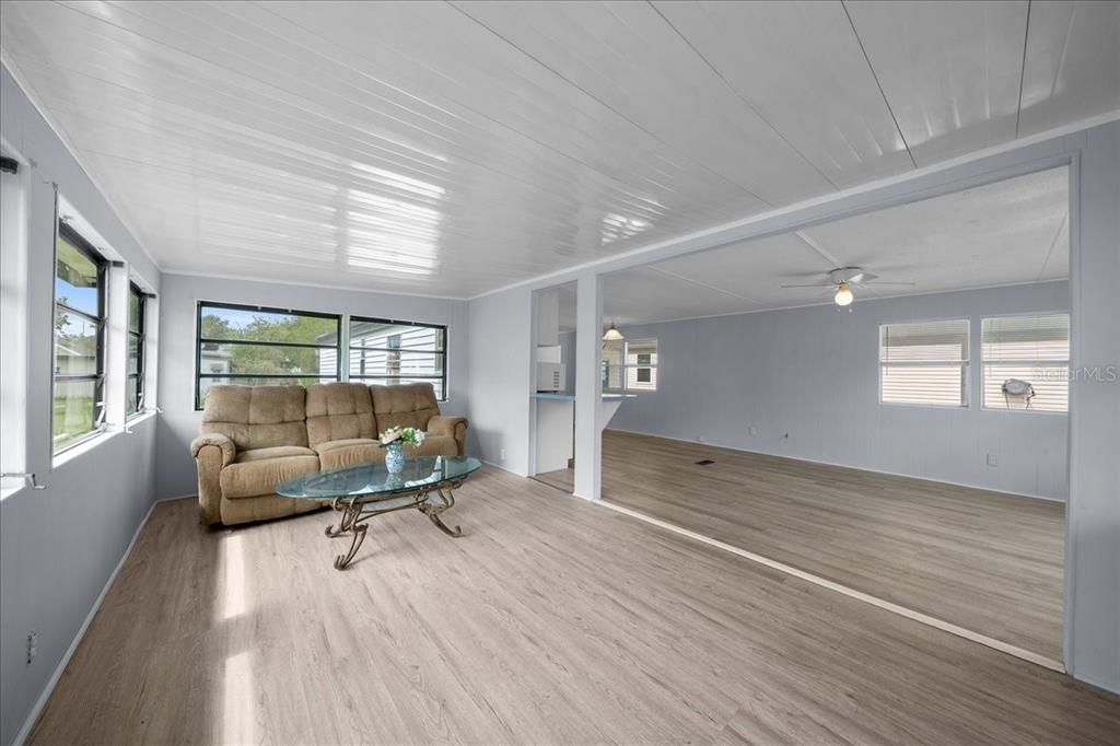 For Sale: $134,900 (2 beds, 1 baths, 720 Square Feet)
