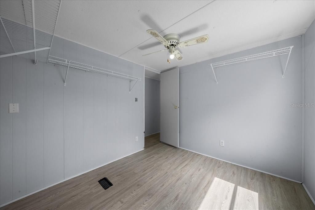 For Sale: $134,900 (2 beds, 1 baths, 720 Square Feet)