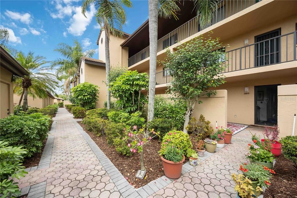 For Sale: $339,000 (2 beds, 2 baths, 1232 Square Feet)