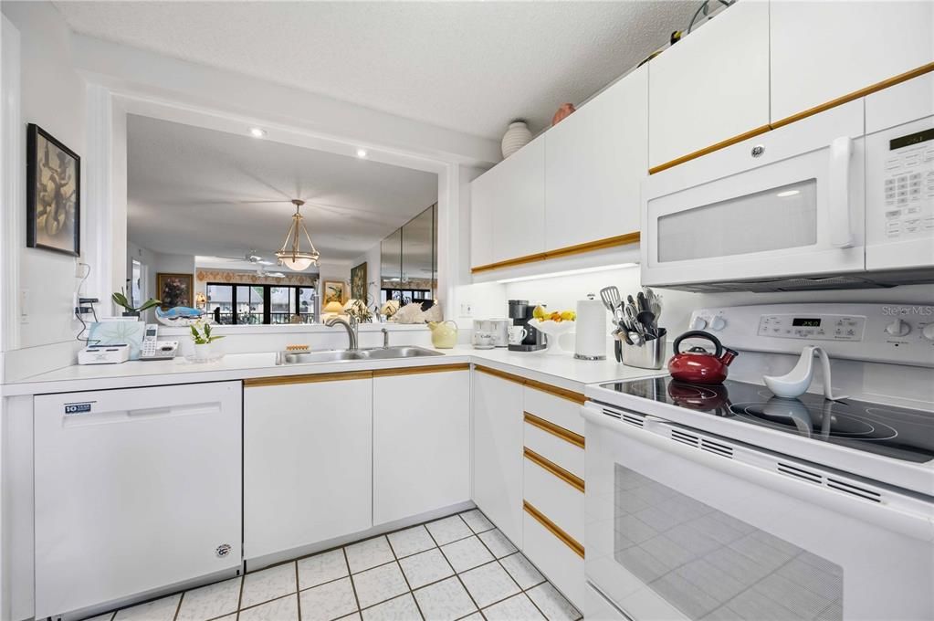For Sale: $339,000 (2 beds, 2 baths, 1232 Square Feet)