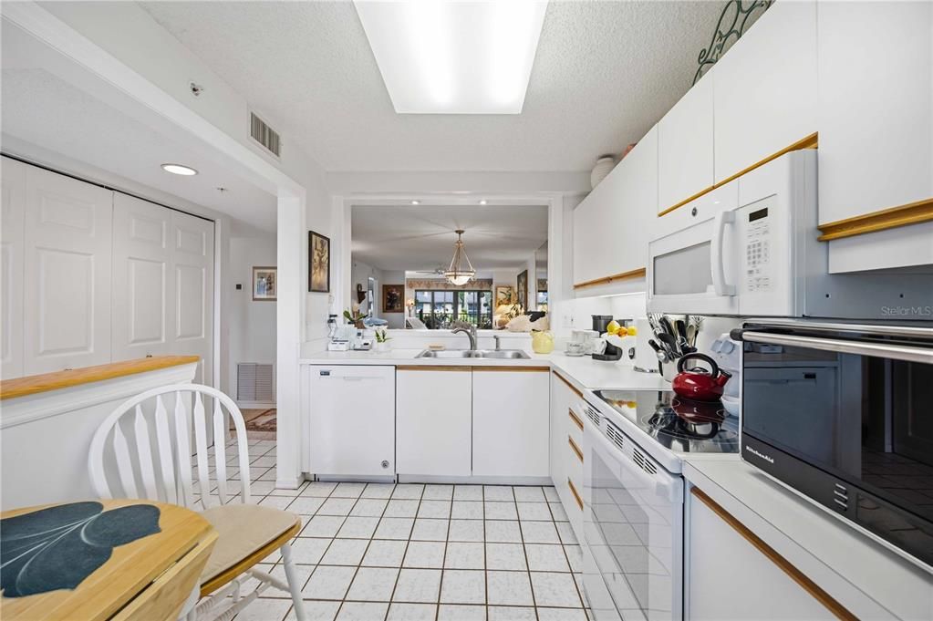 For Sale: $339,000 (2 beds, 2 baths, 1232 Square Feet)