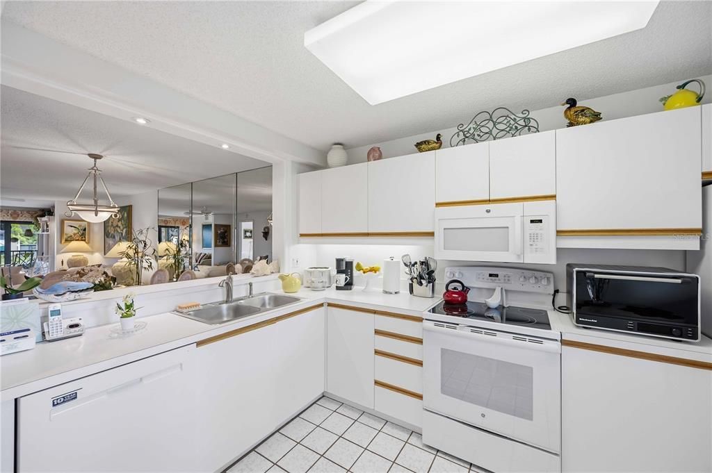 For Sale: $339,000 (2 beds, 2 baths, 1232 Square Feet)