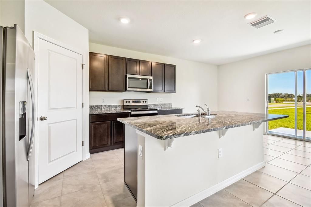 For Rent: $2,650 (4 beds, 3 baths, 2371 Square Feet)