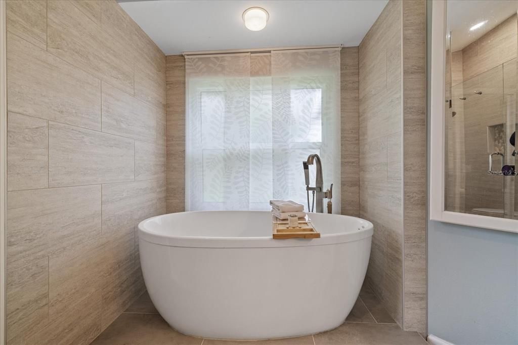 For Sale: $639,000 (3 beds, 2 baths, 1889 Square Feet)