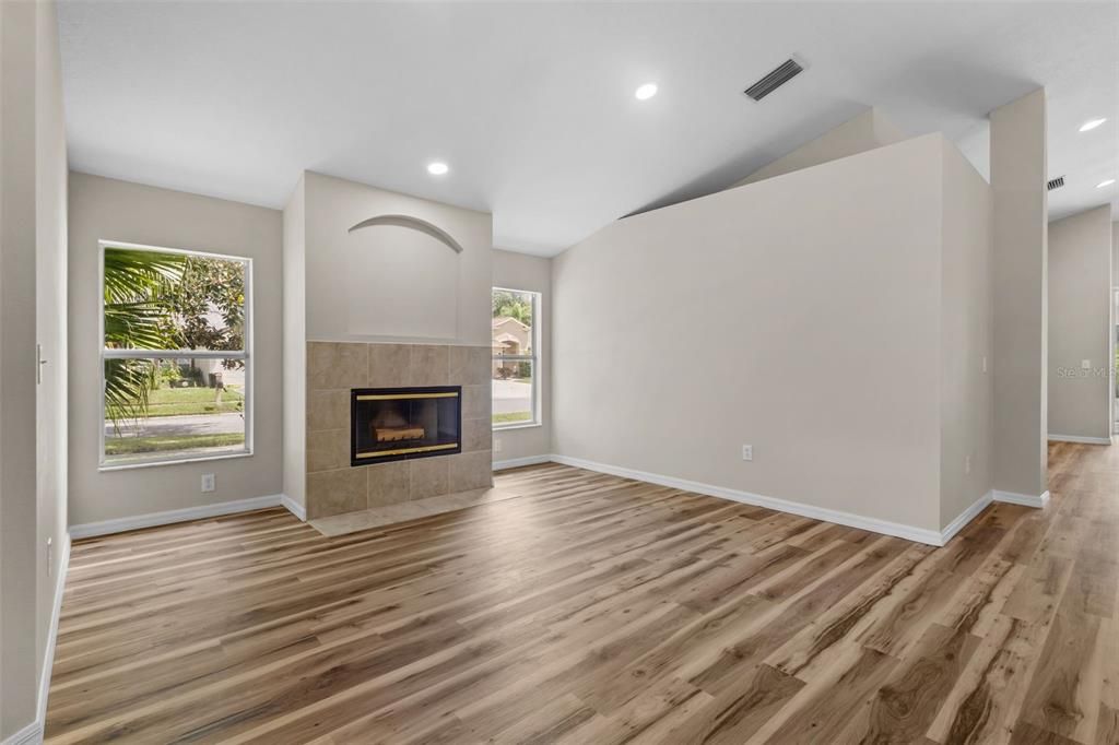 For Sale: $550,000 (4 beds, 3 baths, 2668 Square Feet)