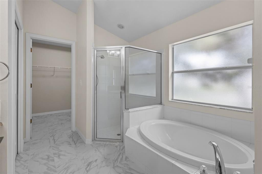 For Sale: $550,000 (4 beds, 3 baths, 2668 Square Feet)