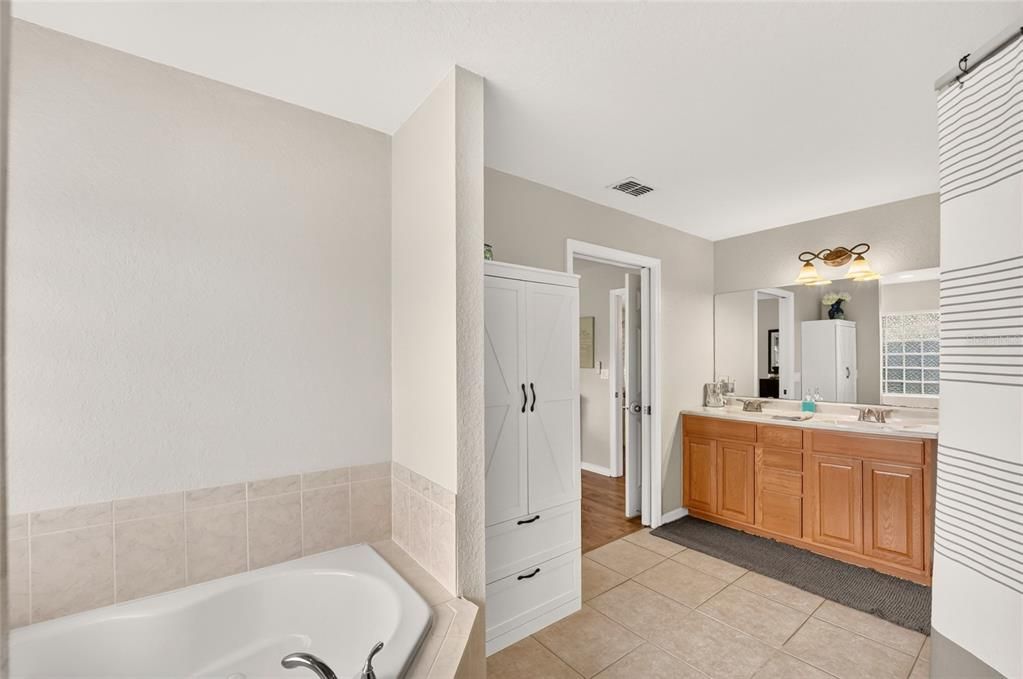 For Sale: $359,900 (4 beds, 2 baths, 2053 Square Feet)