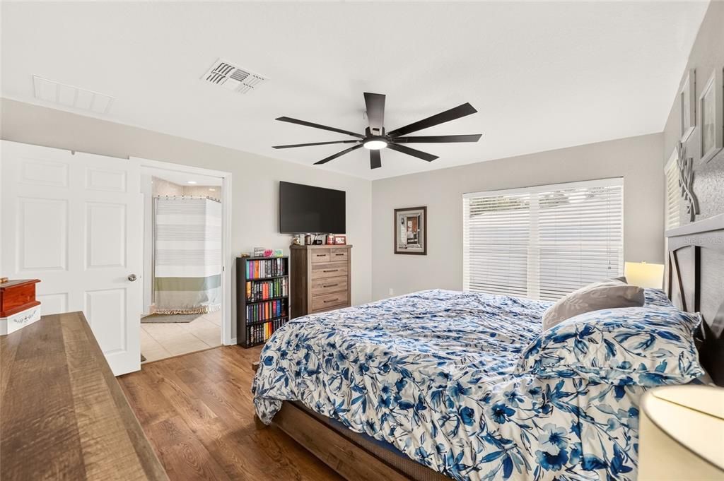 For Sale: $359,900 (4 beds, 2 baths, 2053 Square Feet)