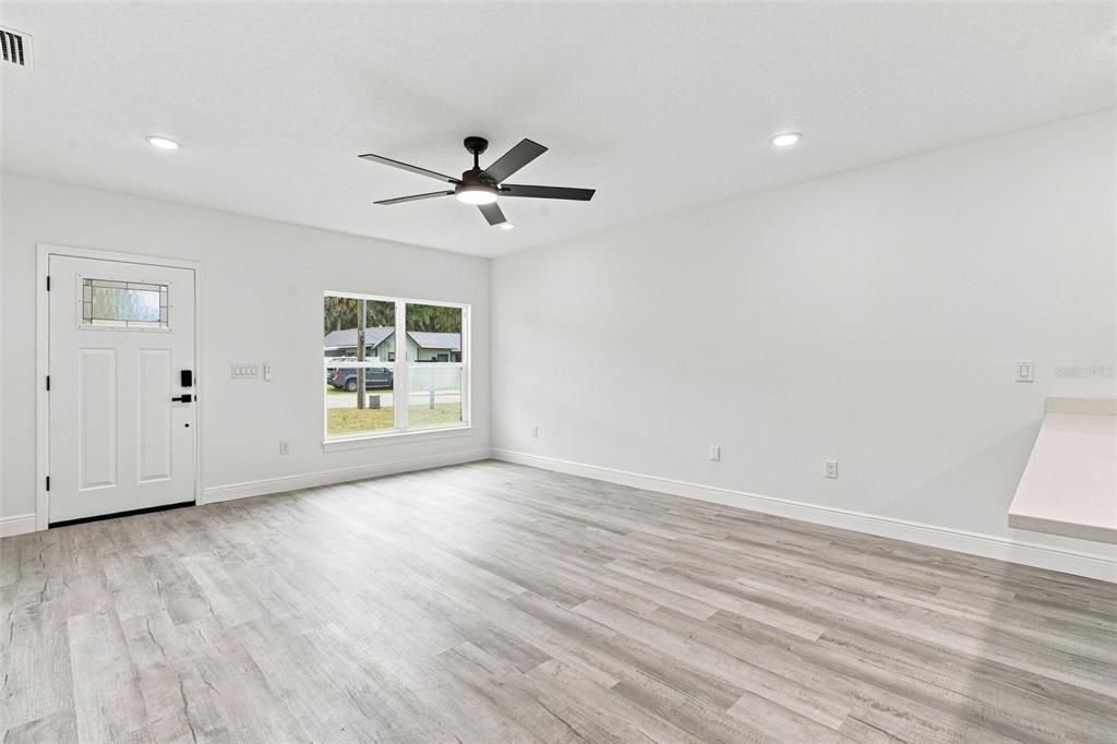 For Sale: $285,000 (3 beds, 2 baths, 1308 Square Feet)