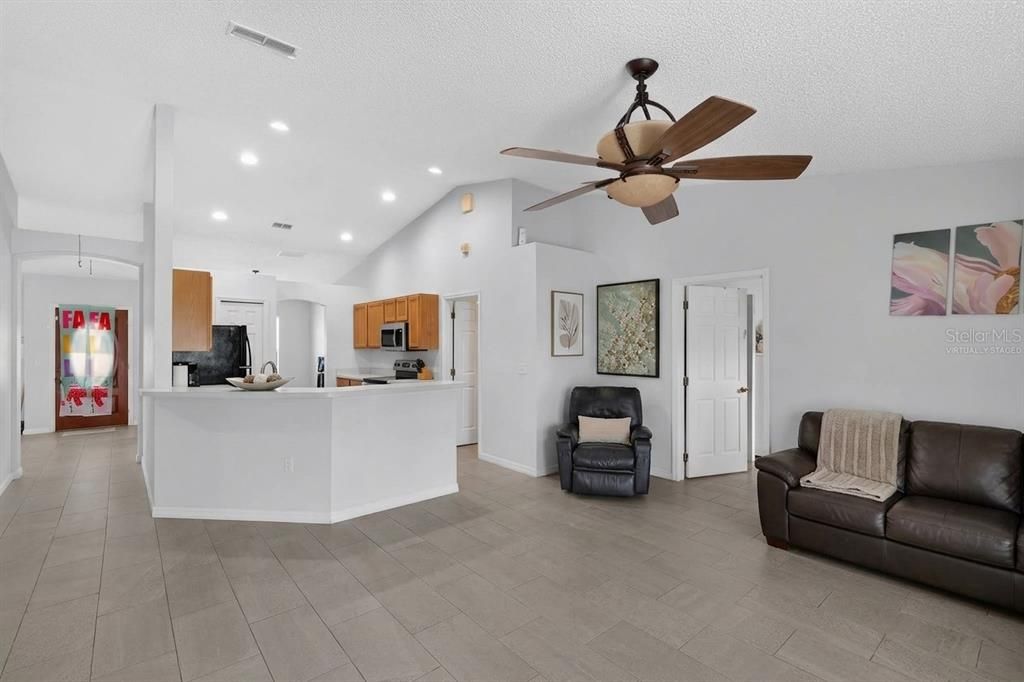 For Sale: $265,000 (3 beds, 2 baths, 1683 Square Feet)