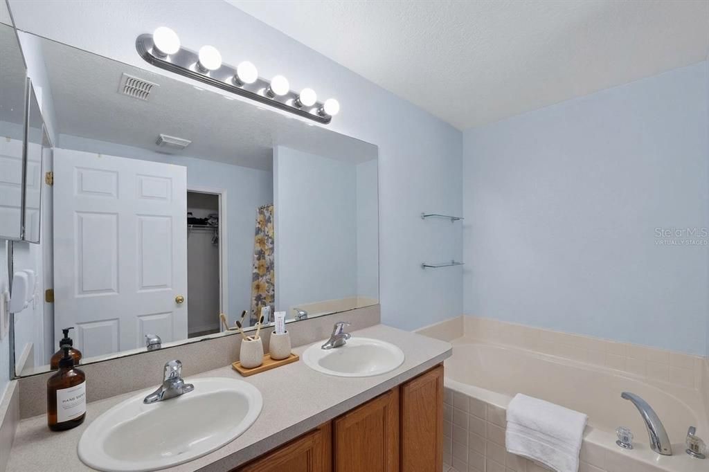 For Sale: $265,000 (3 beds, 2 baths, 1683 Square Feet)