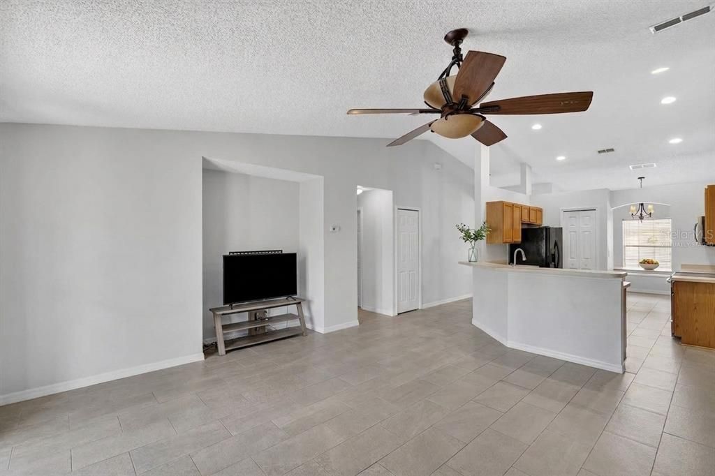 For Sale: $265,000 (3 beds, 2 baths, 1683 Square Feet)