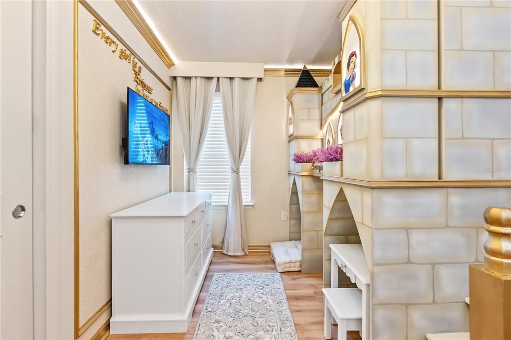For Sale: $1,500,000 (10 beds, 8 baths, 4376 Square Feet)