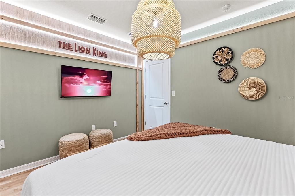 For Sale: $1,500,000 (10 beds, 8 baths, 4376 Square Feet)