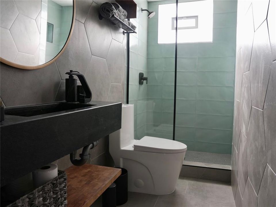 For Rent: $2,499 (2 beds, 1 baths, 900 Square Feet)