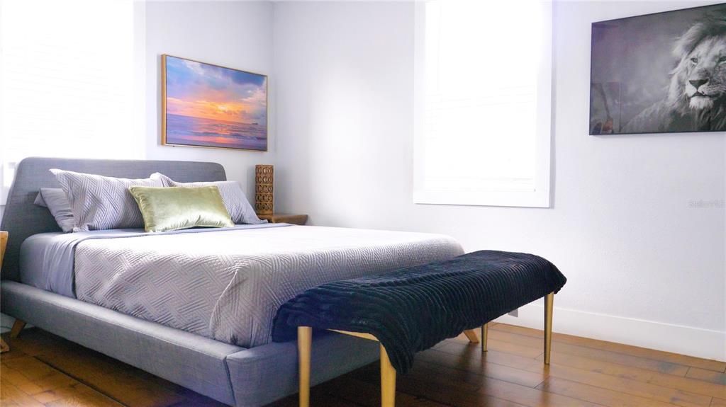 For Rent: $2,499 (2 beds, 1 baths, 900 Square Feet)