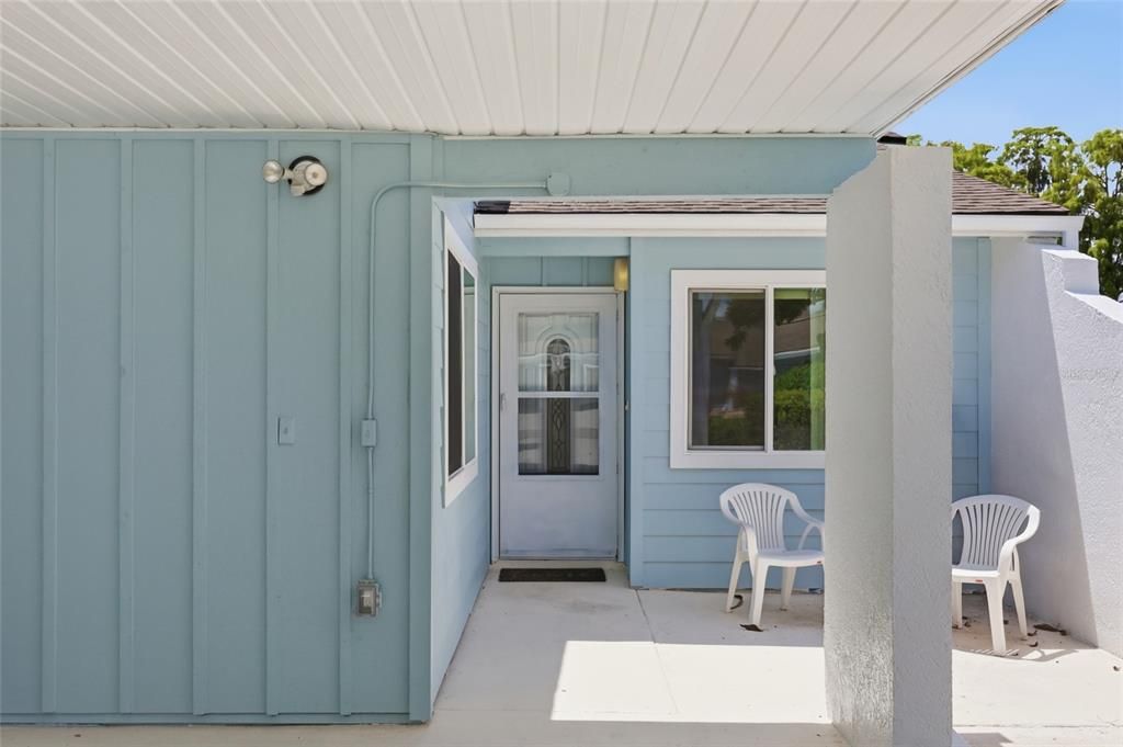 For Sale: $165,000 (2 beds, 2 baths, 1104 Square Feet)