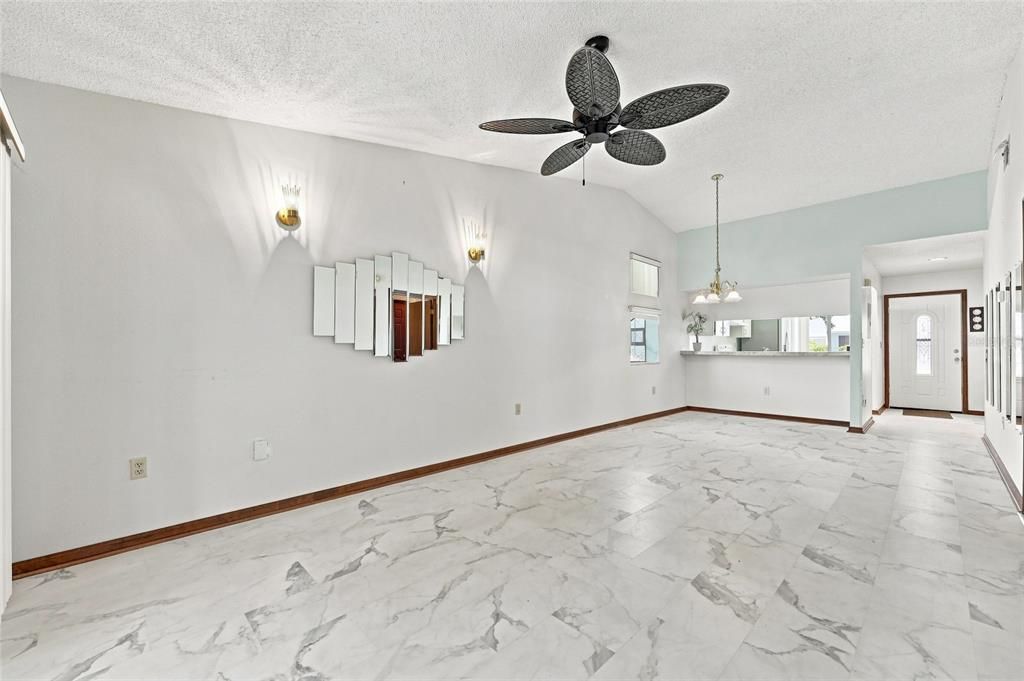 For Sale: $165,000 (2 beds, 2 baths, 1104 Square Feet)
