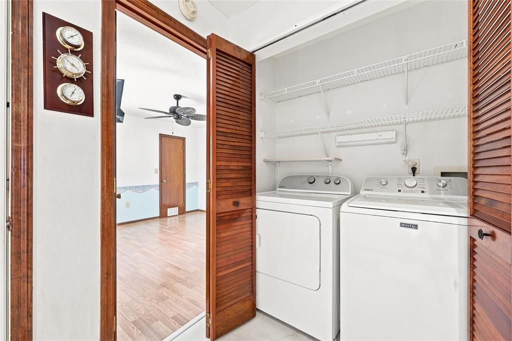 For Sale: $165,000 (2 beds, 2 baths, 1104 Square Feet)