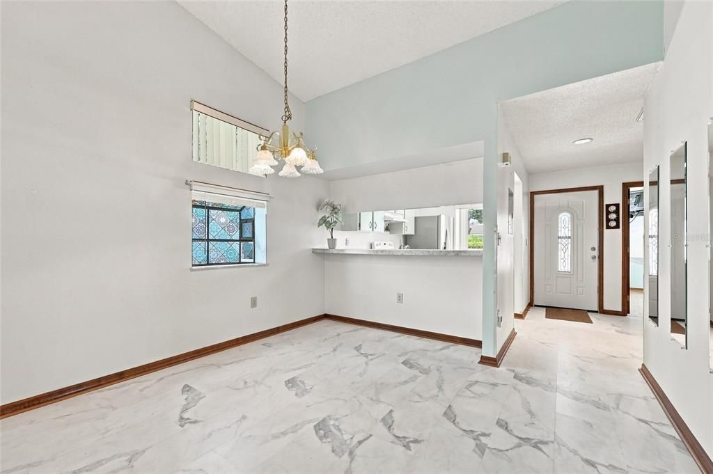 For Sale: $165,000 (2 beds, 2 baths, 1104 Square Feet)