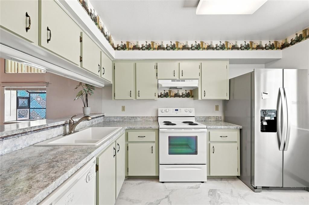 For Sale: $165,000 (2 beds, 2 baths, 1104 Square Feet)