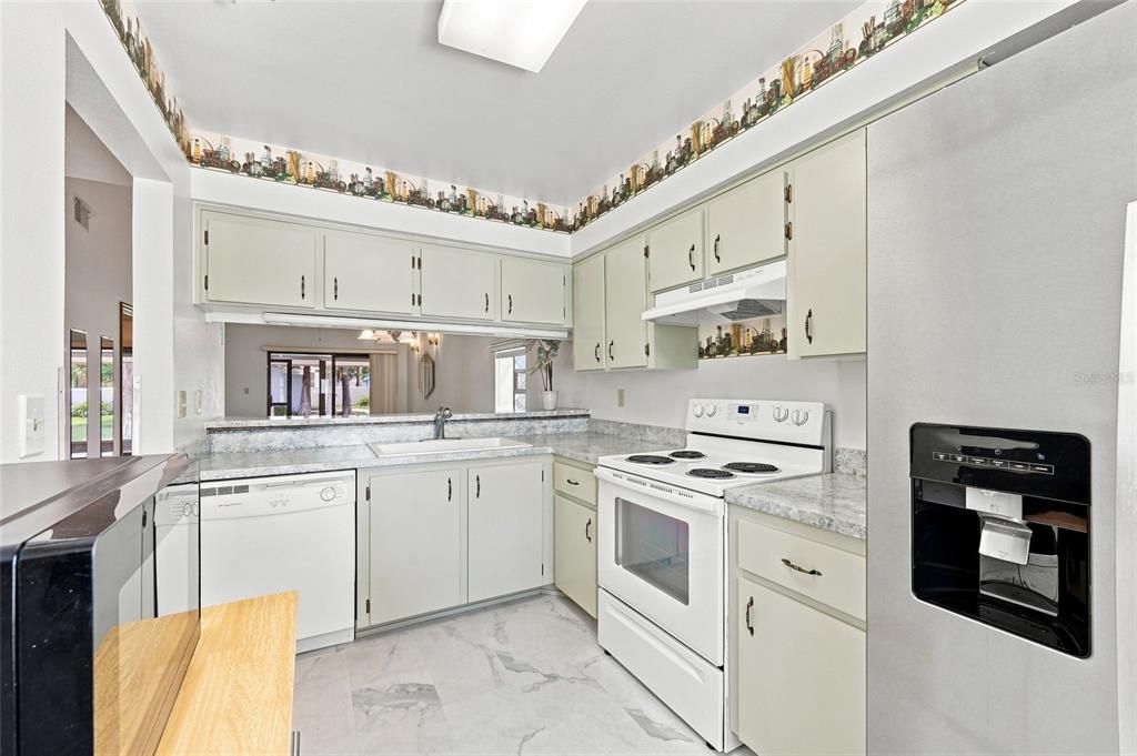 For Sale: $165,000 (2 beds, 2 baths, 1104 Square Feet)