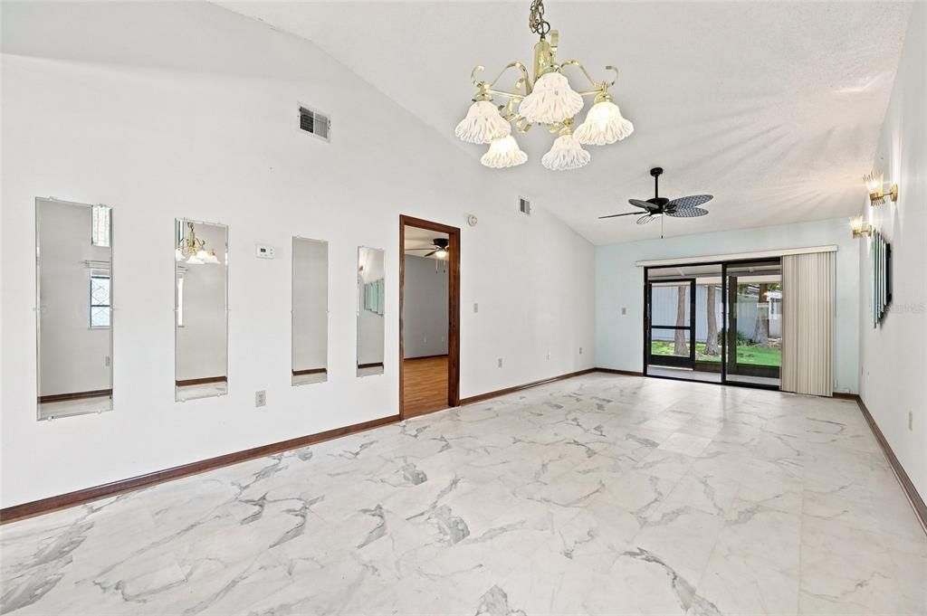 For Sale: $165,000 (2 beds, 2 baths, 1104 Square Feet)