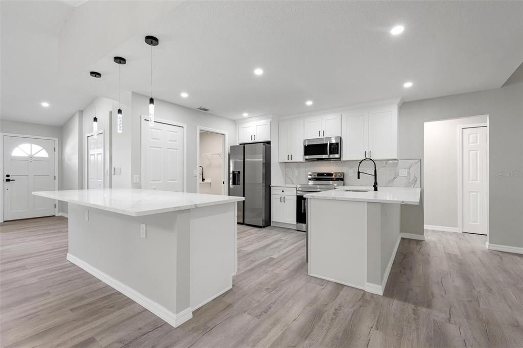 For Sale: $479,900 (3 beds, 2 baths, 1716 Square Feet)